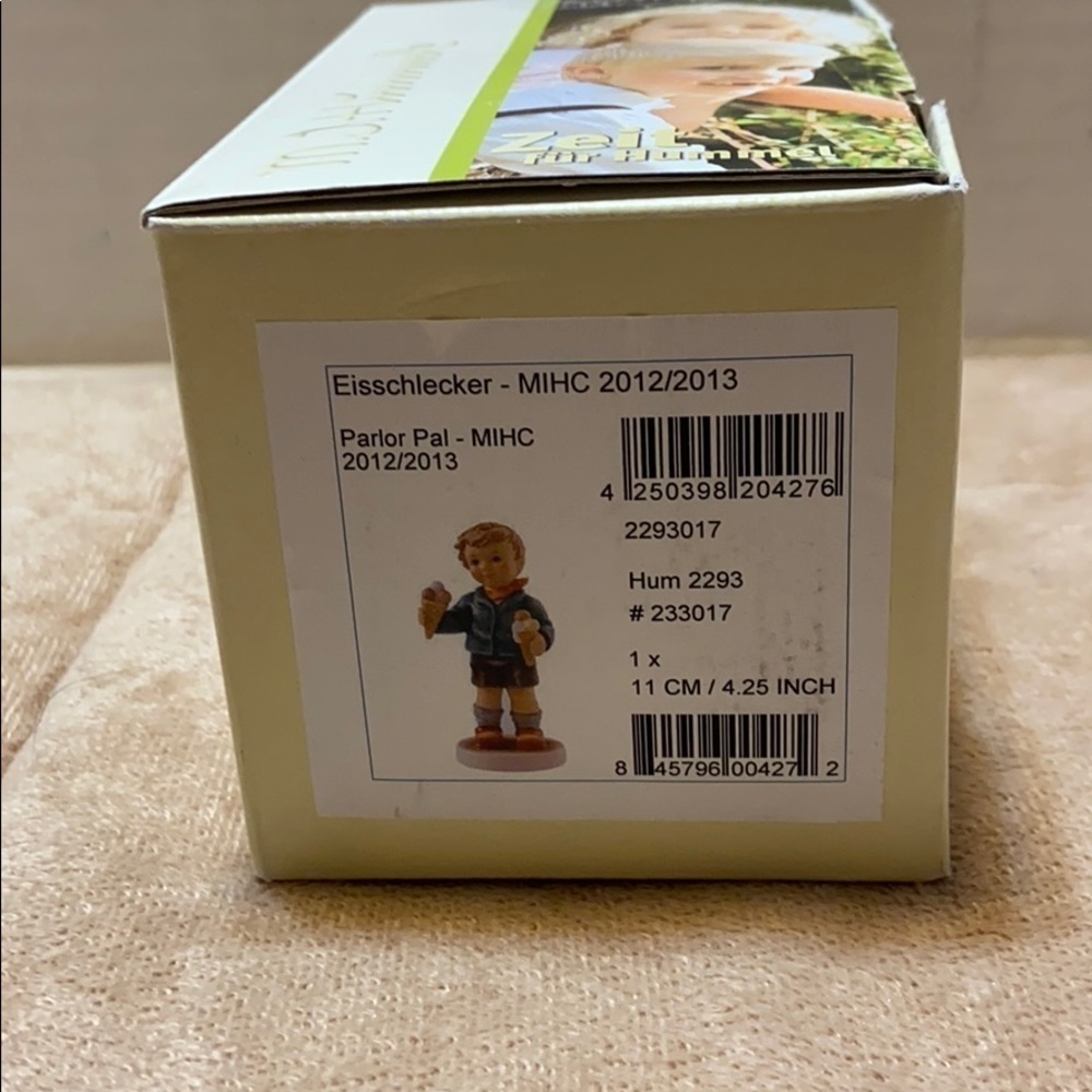 M.J. Hummel “Parlor PAL ” mint in Box Figurine
